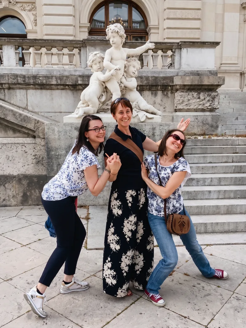 Group working together at a Vienna landmark during the treasure hunt